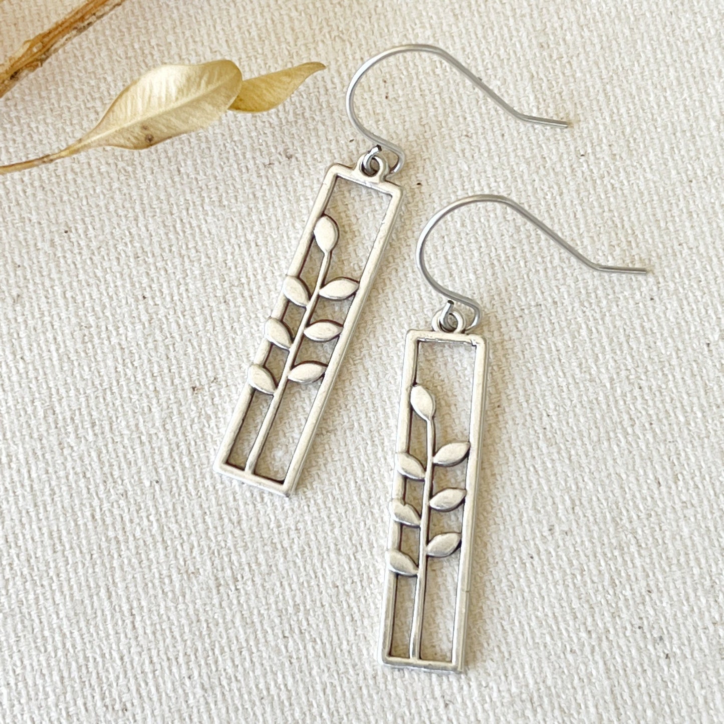 Framed Leaves Earrings - Autumn and Ro