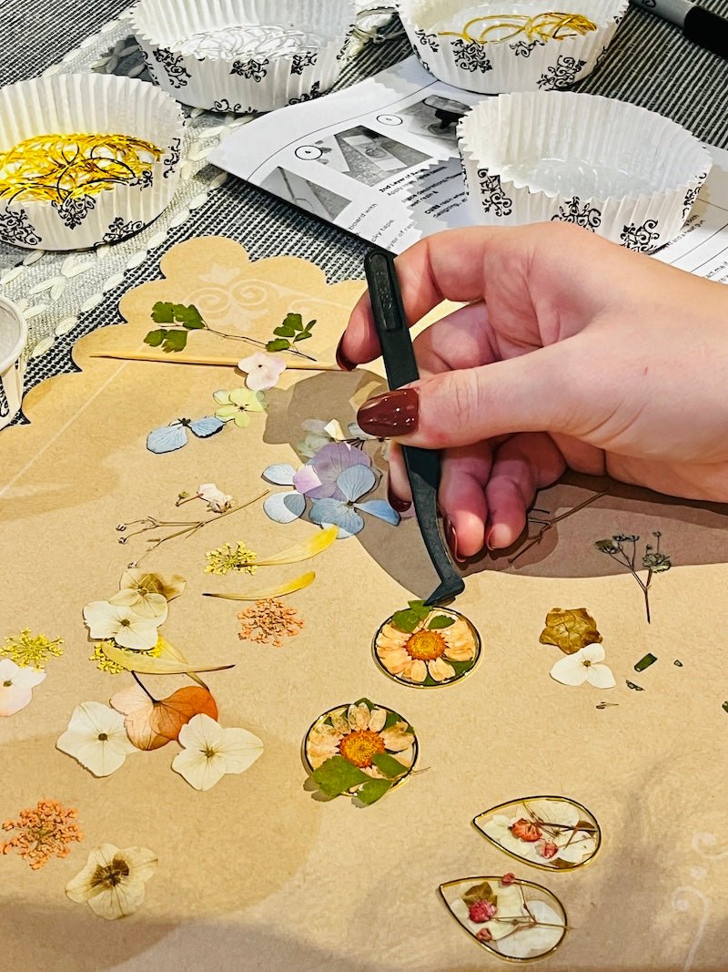 Resin Jewelry with Pressed Flowers Workshop - Autumn and Ro