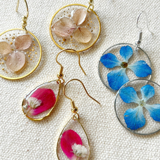 Resin Jewelry with Pressed Flowers Workshop - Autumn and Ro
